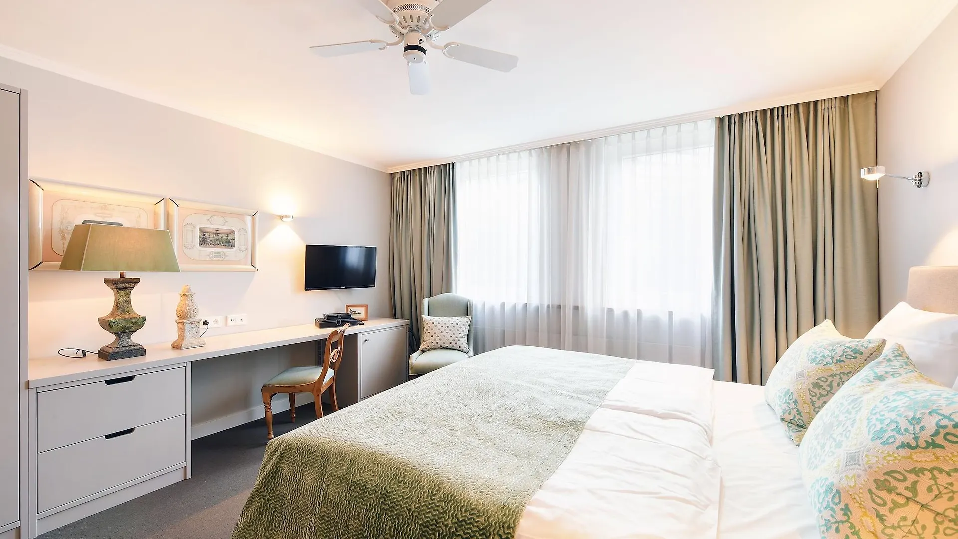 ****  מינכן Hotel Admiral גרמניה